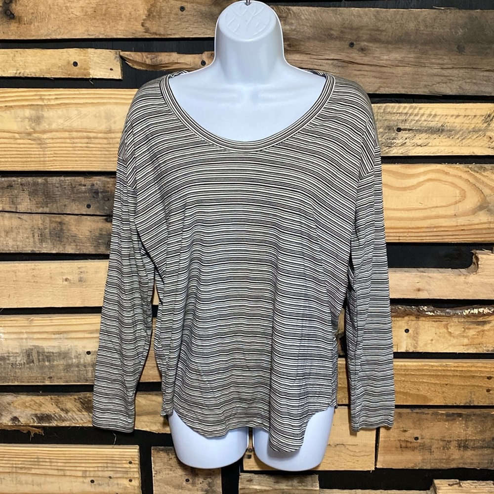 Athleta Women's Top Cloudlight Stratus Striped‎ Gray Black Long Sleeve 657835 M